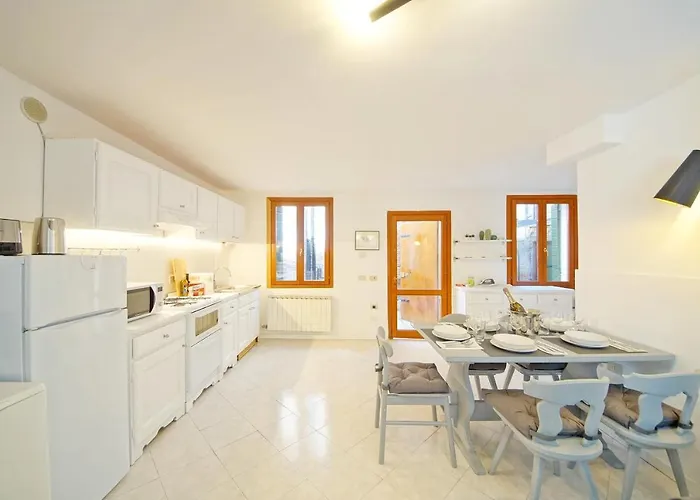 Gondola View * البندقية