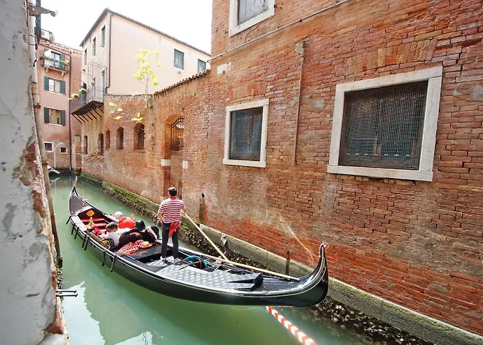 Gondola View * البندقية