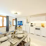 Gondola View Apartment *